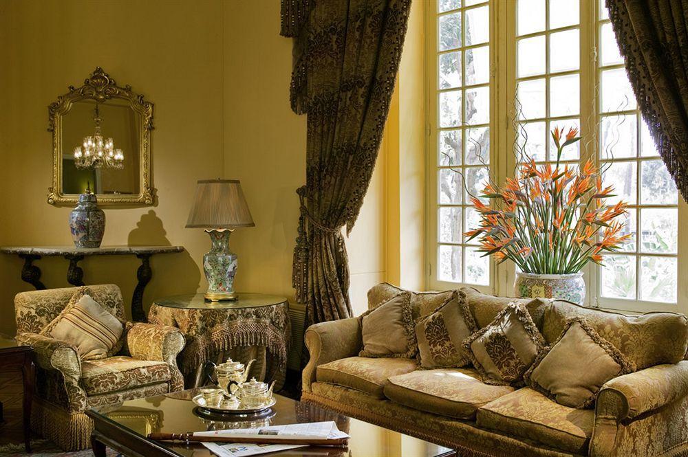 Pavillon Winter Luxor Hotel Ruang foto A living room