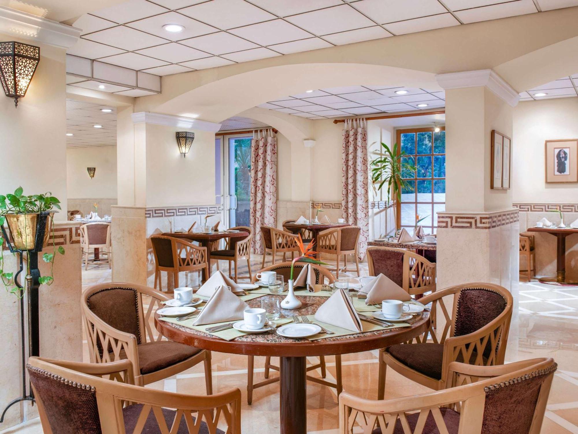 Pavillon Winter Luxor Hotel Bagian luar foto The restaurant