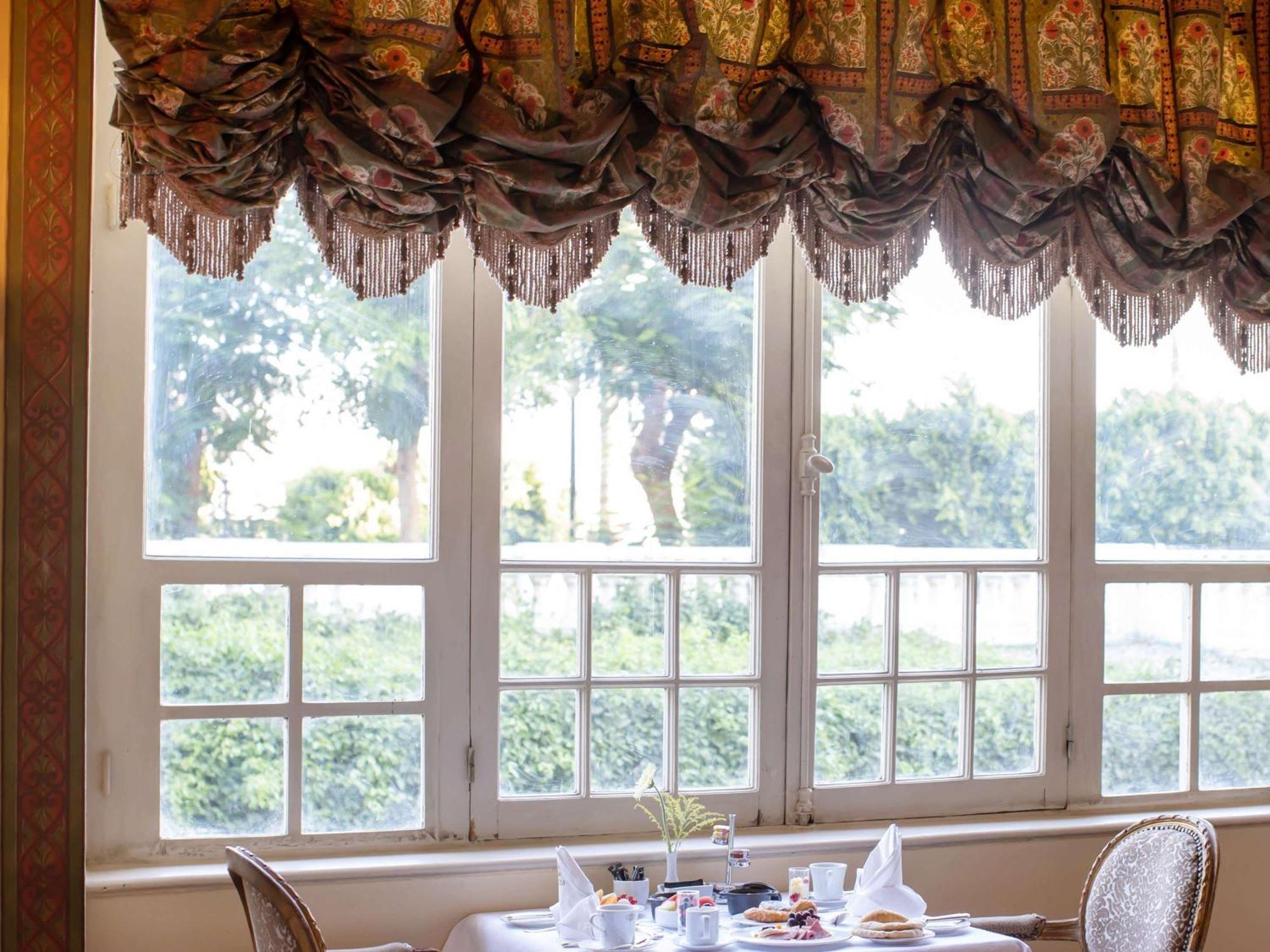 Pavillon Winter Luxor Hotel Bagian luar foto A valance