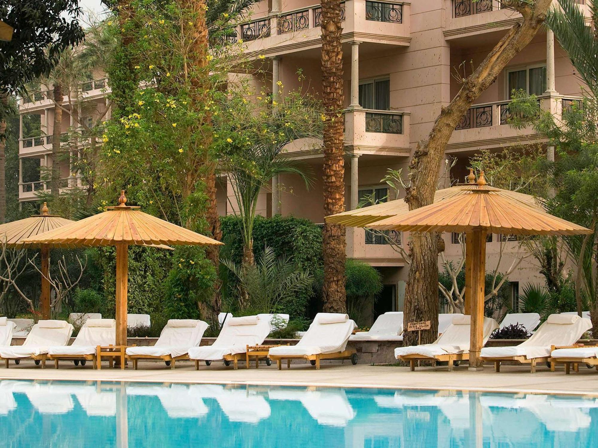 Pavillon Winter Luxor Hotel Bagian luar foto The pool at the Four Seasons Hotel, Cairo