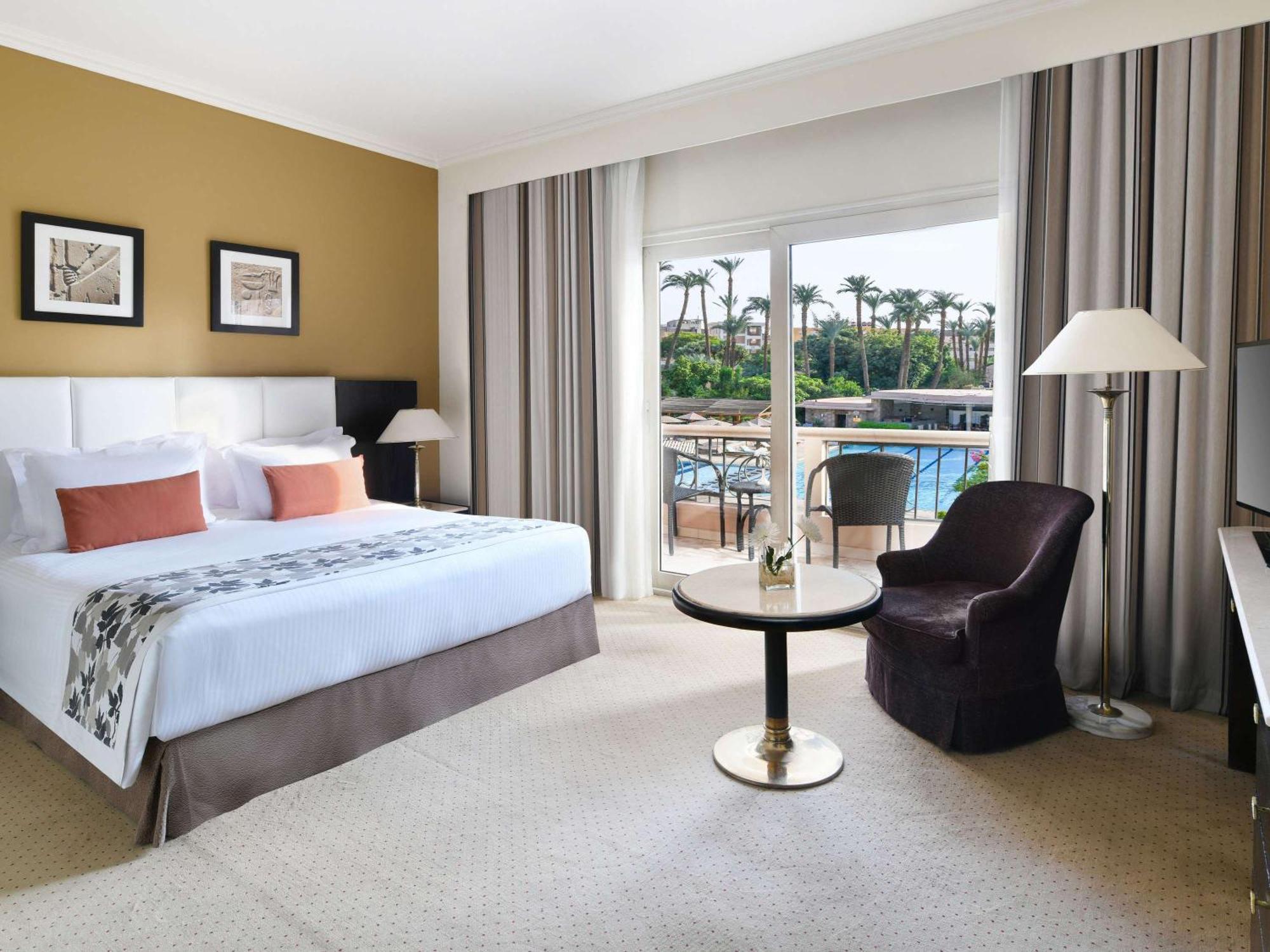 Pavillon Winter Luxor Hotel Bagian luar foto