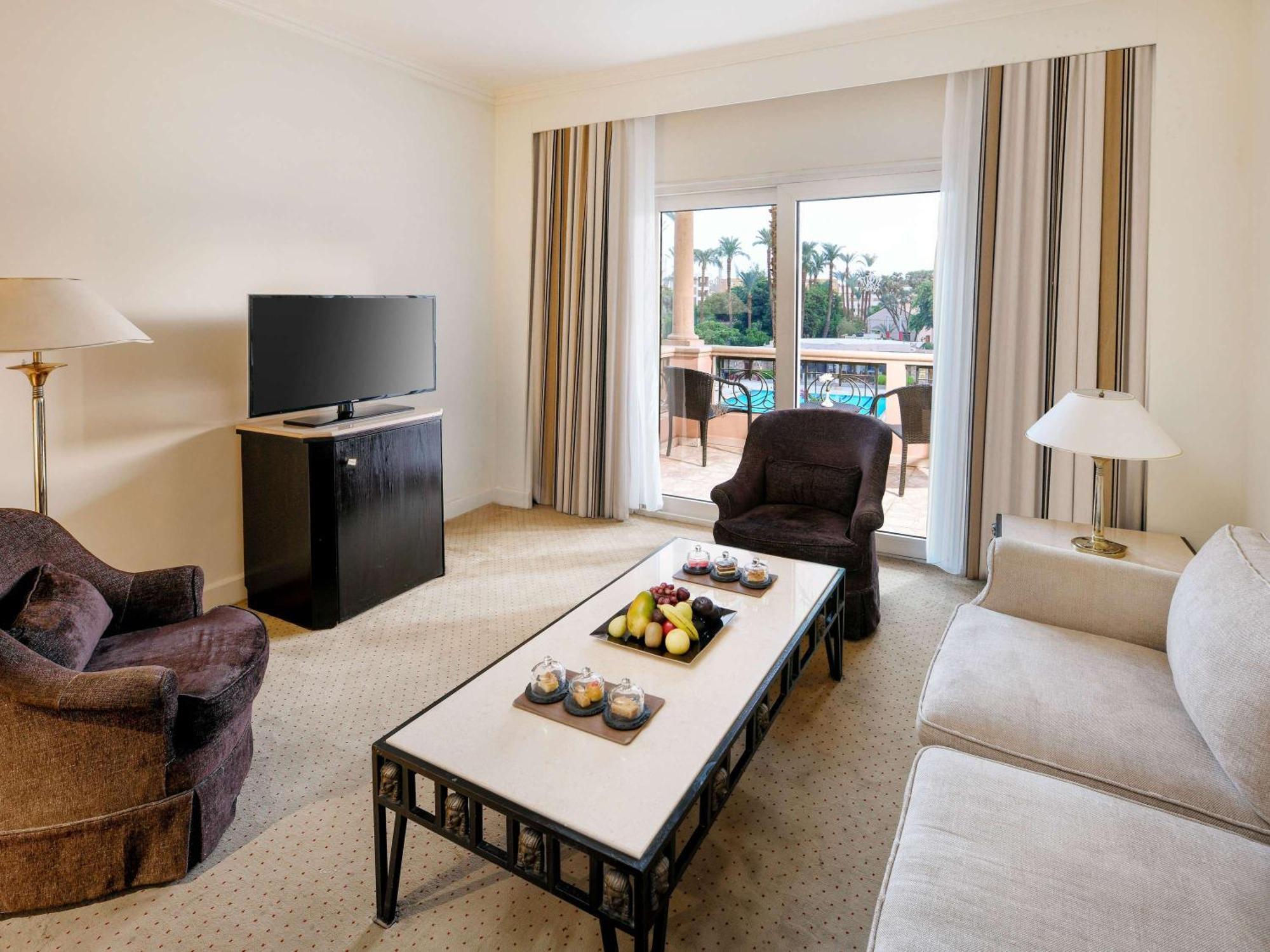 Pavillon Winter Luxor Hotel Bagian luar foto