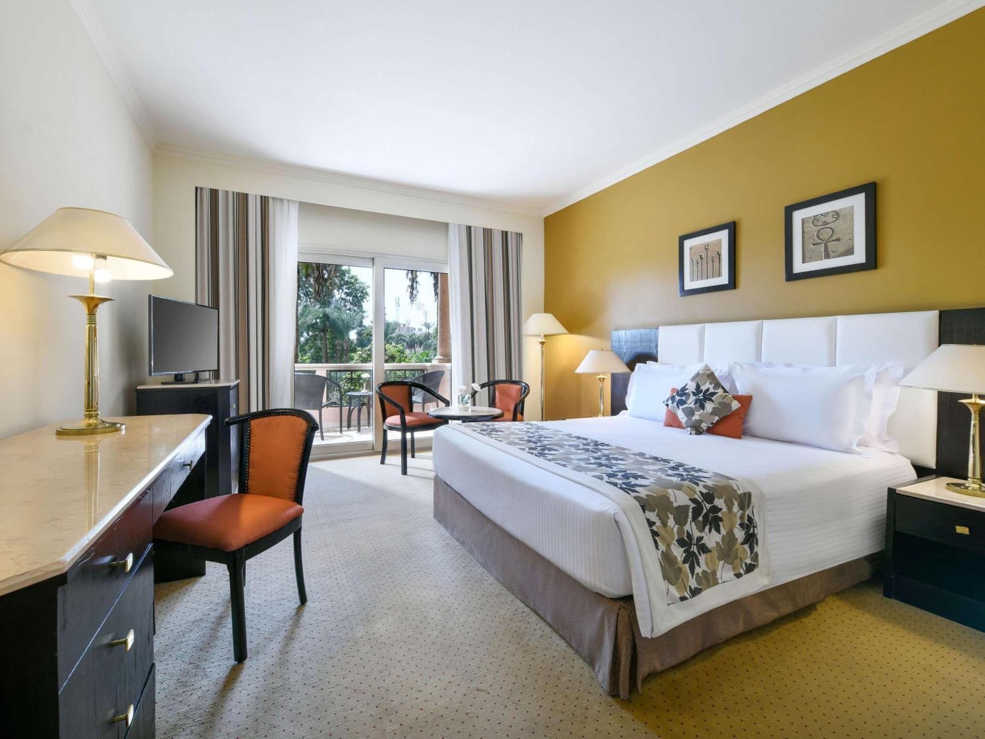 Pavillon Winter Luxor Hotel Bagian luar foto