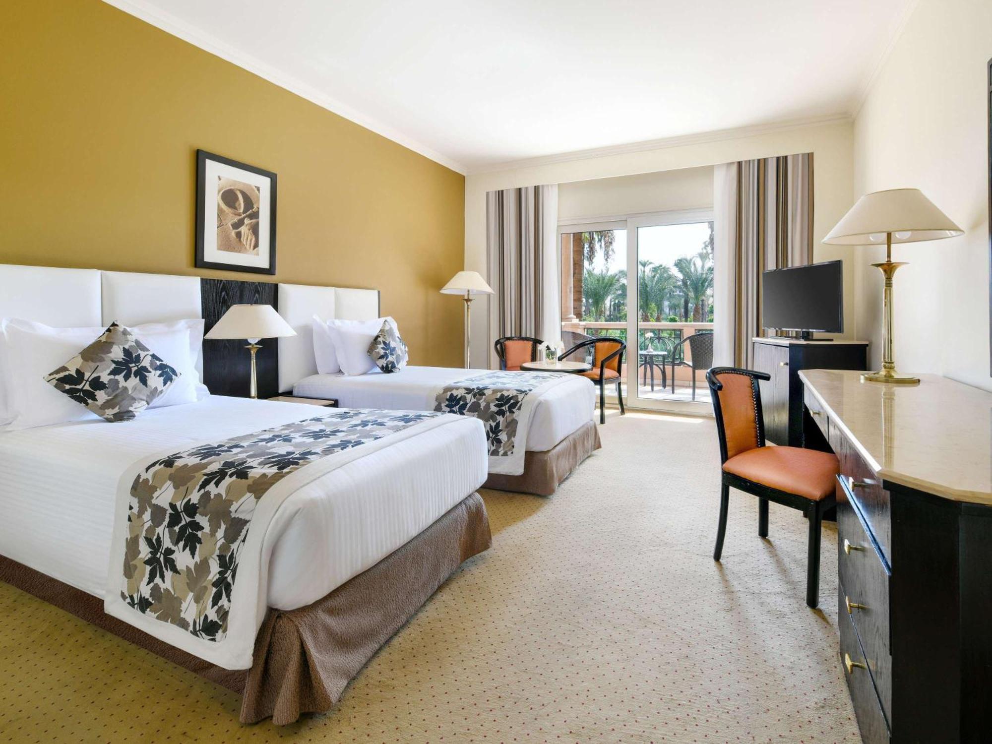 Pavillon Winter Luxor Hotel Bagian luar foto