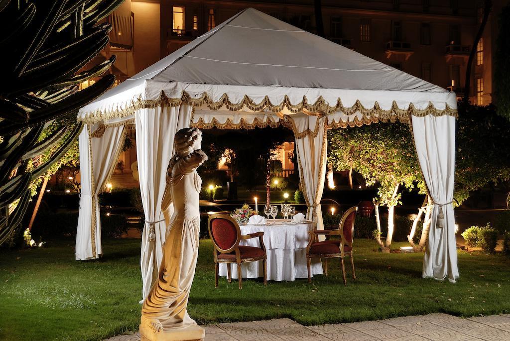 Pavillon Winter Luxor Hotel Bagian luar foto A tent at the hotel