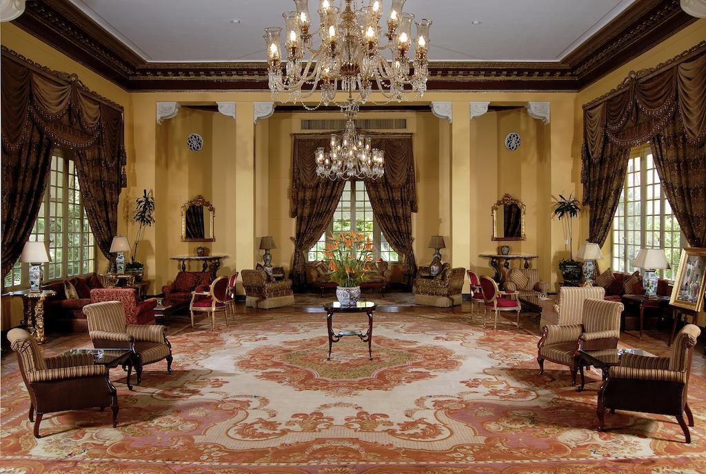 Pavillon Winter Luxor Hotel Bagian luar foto The lobby of the hotel