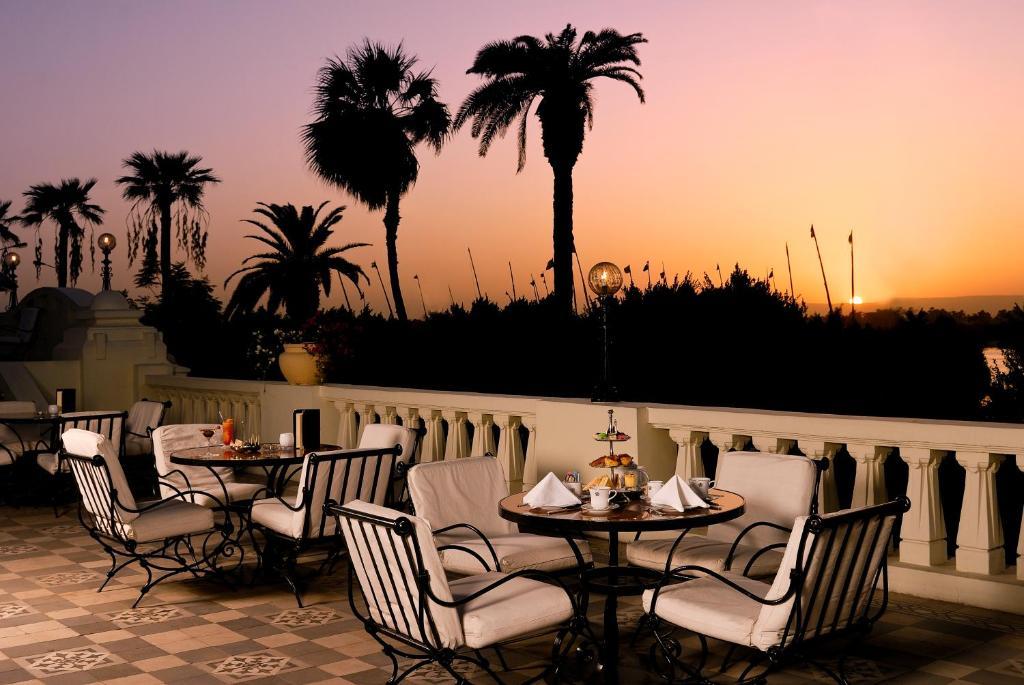 Pavillon Winter Luxor Hotel Bagian luar foto The hotel's terrace
